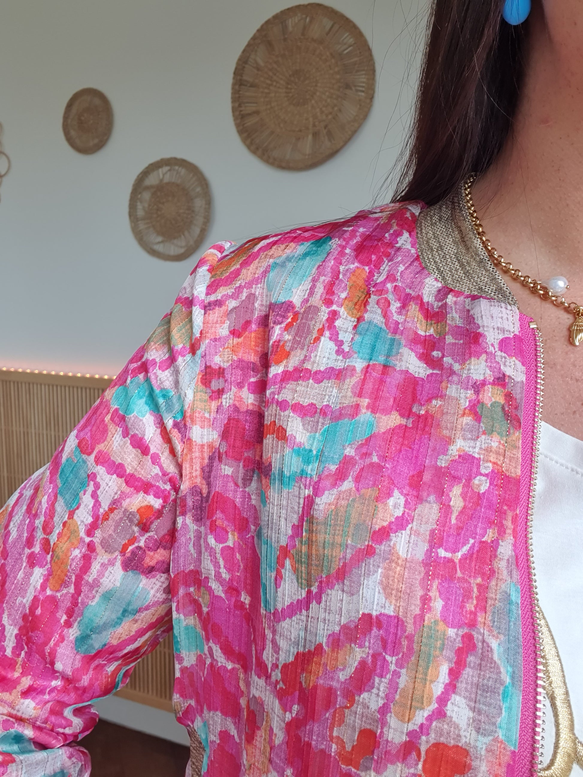 Bomber femme rose multicolore avec détails dorés poches