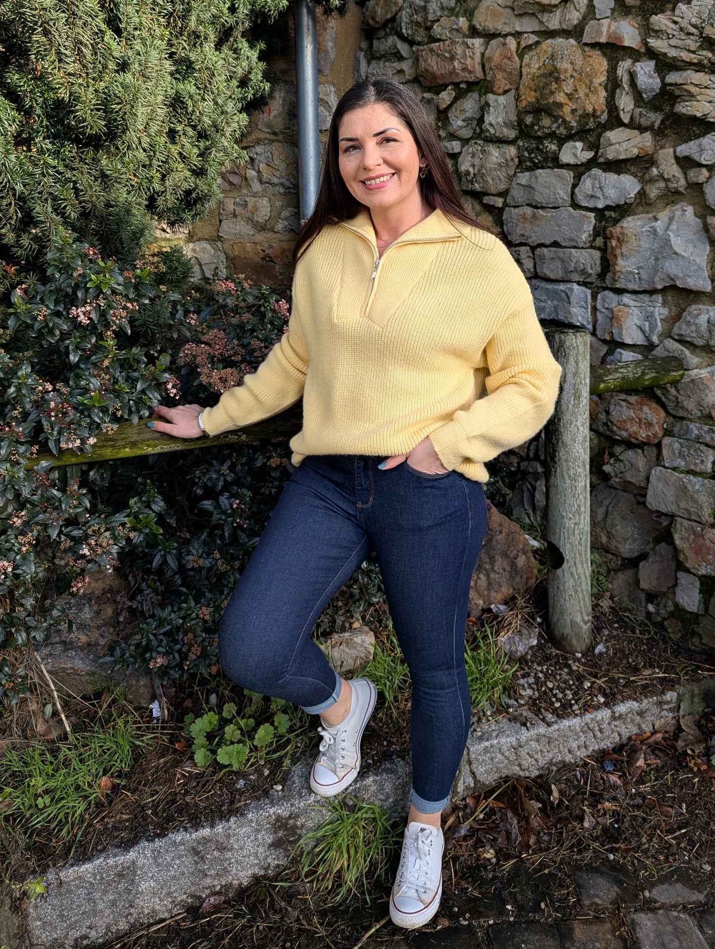 Pull jaune femme col camionneur fermeture avec coeur