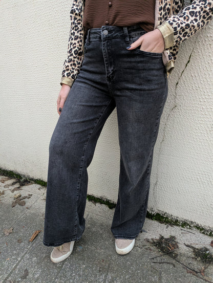 Jean femme coupe wild noir jambes larges taille haute