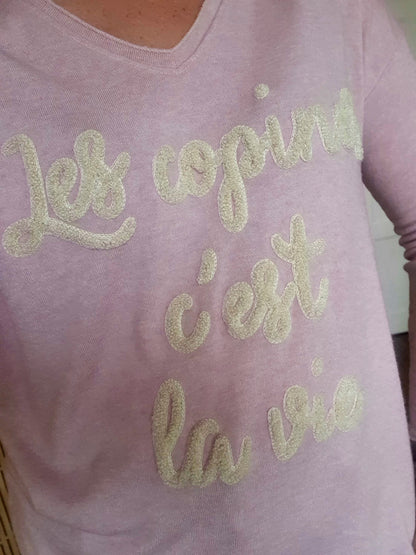 Pull fin col en V les copines c'est la vie couleur rose