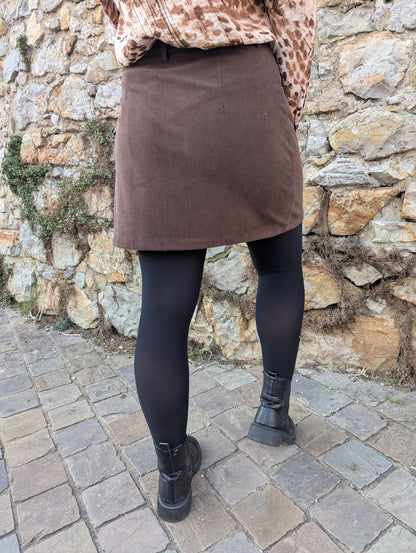 Jupe marron chocolat en velours côtelé avec boutons devant