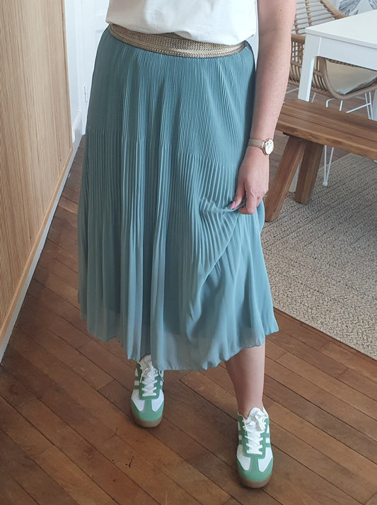 Jupe longue plissée céladon avec taille élastique doré