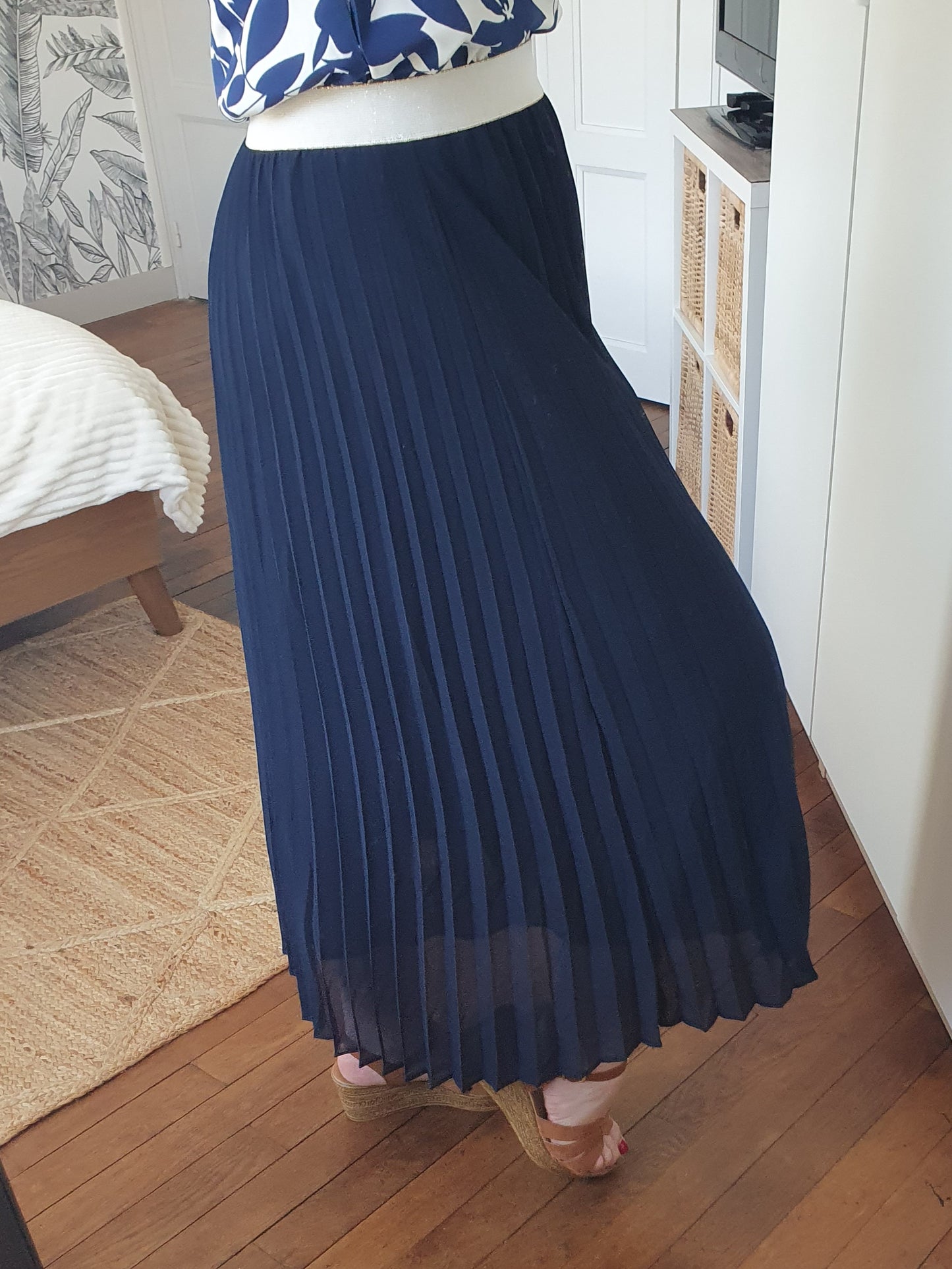 Jupe longue plissée bleu marine taille élastique écru femme
