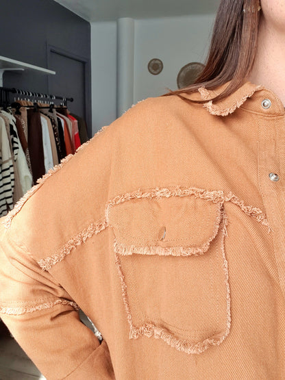 Veste camel avec pompons au dos et broderie taille oversize