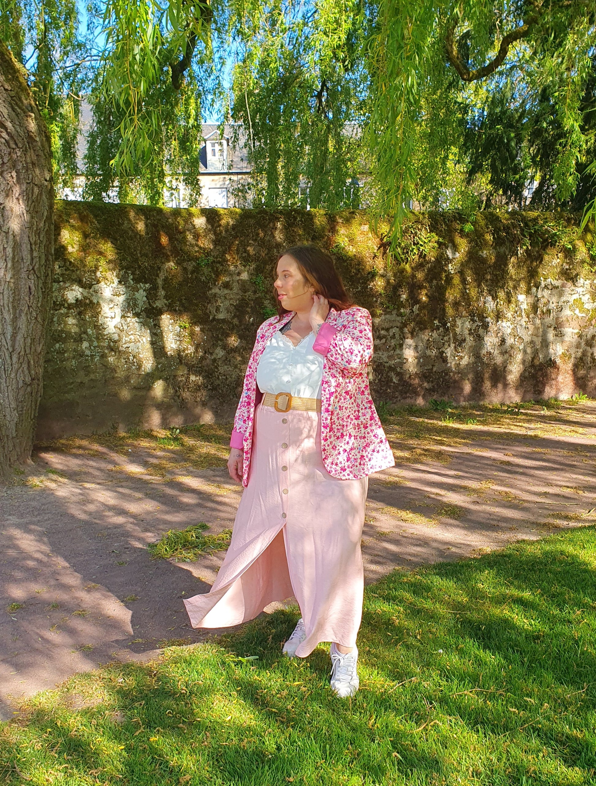 Blazer fluide motif fleuri rose et blanc grande taille curvy