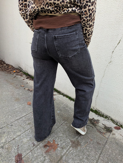 Jean femme coupe wild noir jambes larges taille haute