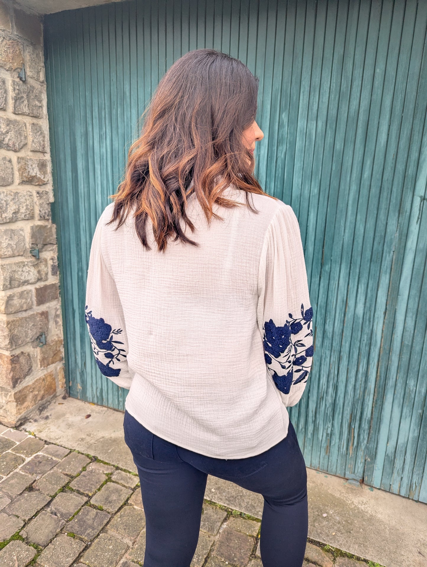 Blouse bohème blanc bleu marine gaze de coton