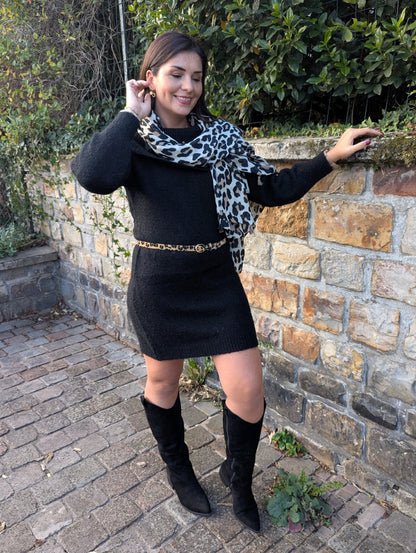 Robe pull noir avec col revers épaules et ceinture