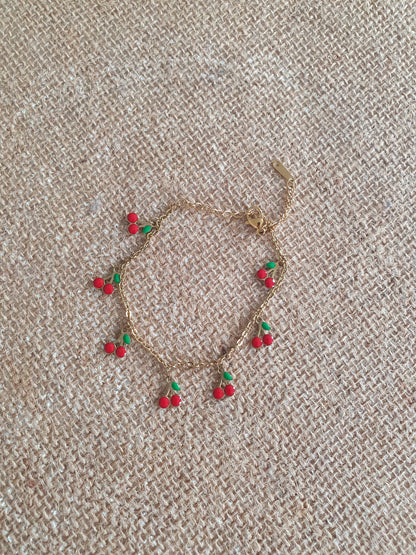 Bracelet fin doré avec breloques cerises rouge et vert femme
