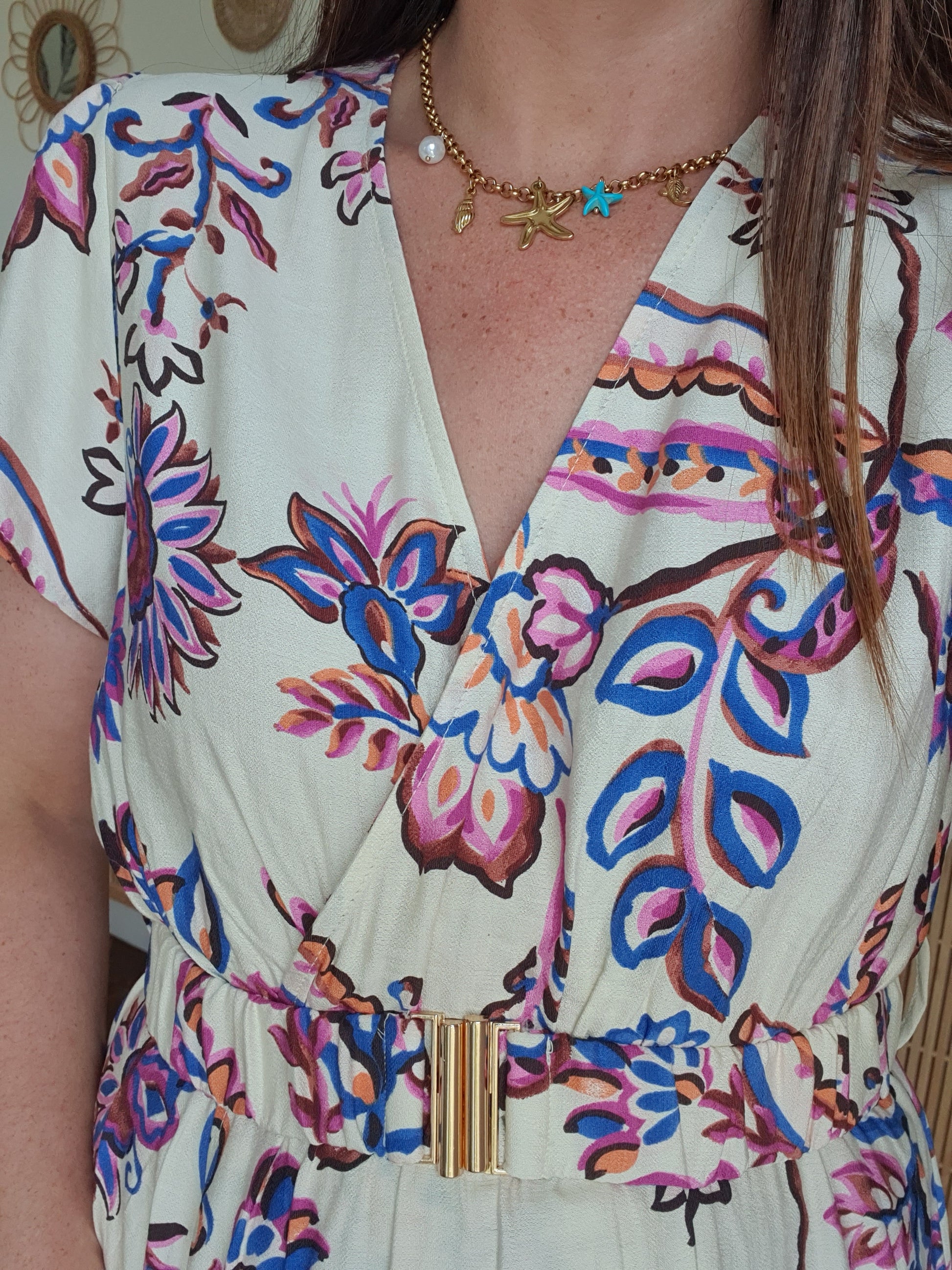 Robe longue fleurie écru rose bleu avec ceinture et fente