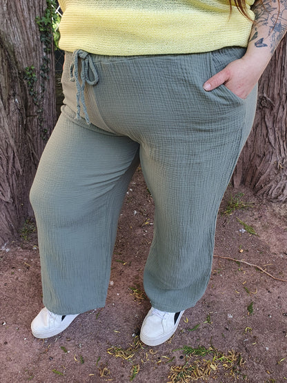 Pantalon gaze de coton couleur kaki grande taille curvy
