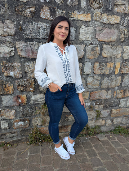 Blouse bohème blanc bleu marine effet point de croix