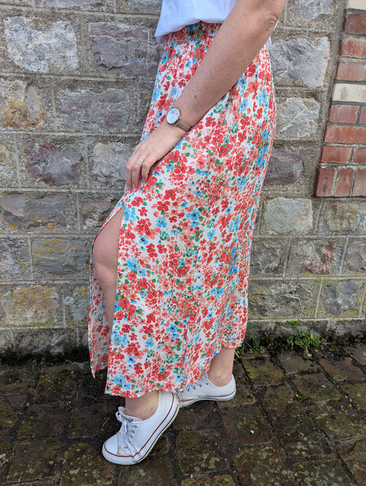 Jupe longue fleurie rouge fluide avec chouchou assorti