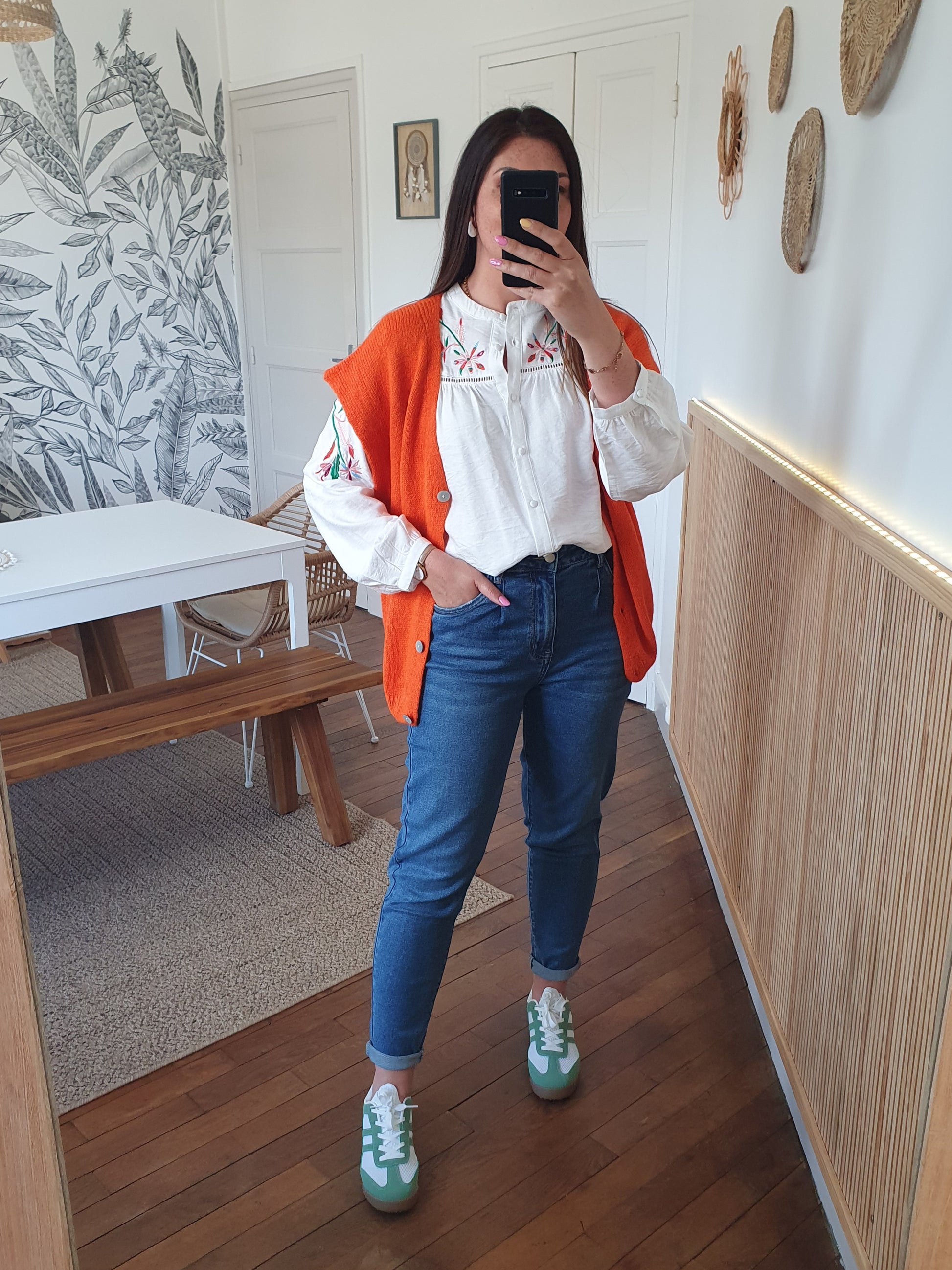 Gilet sans manches orange tout doux avec boutons nacrés