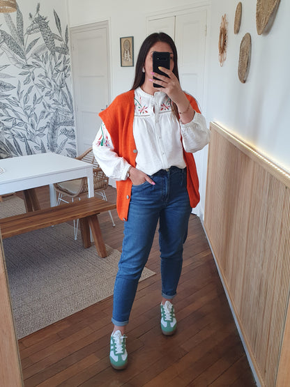 Gilet sans manches orange tout doux avec boutons nacrés
