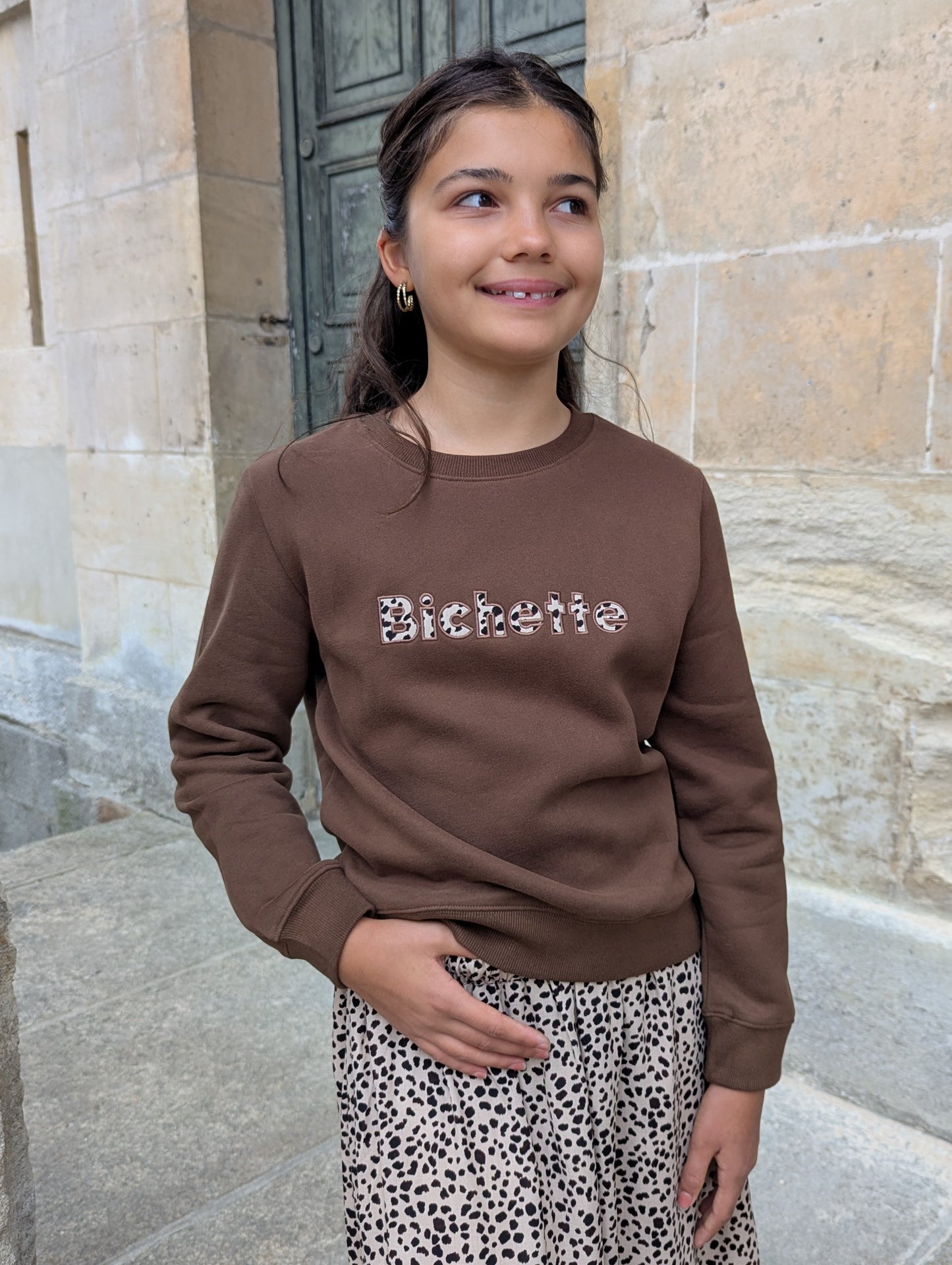 Sweat bichette marron écriture léopard fille