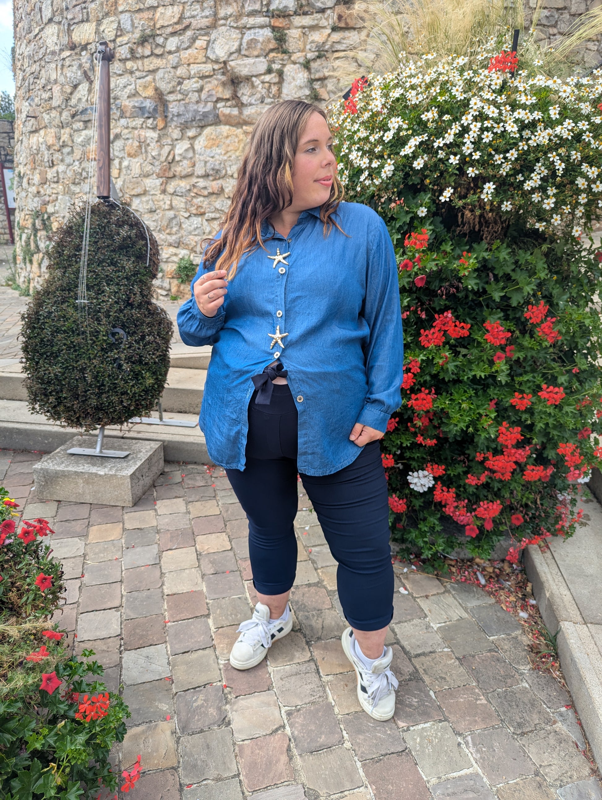 Chemise jean tencel bleu avec broches étoile de mer