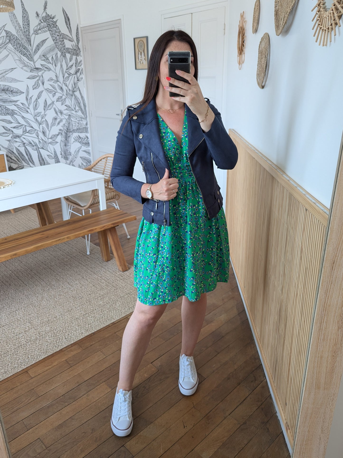 Robe fleurie vert bleu jaune légère et fluide pour l'été