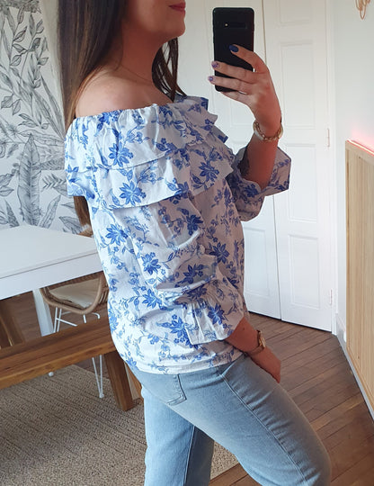 Top épaules dénudées blanc et bleu fleurs style bohème chic
