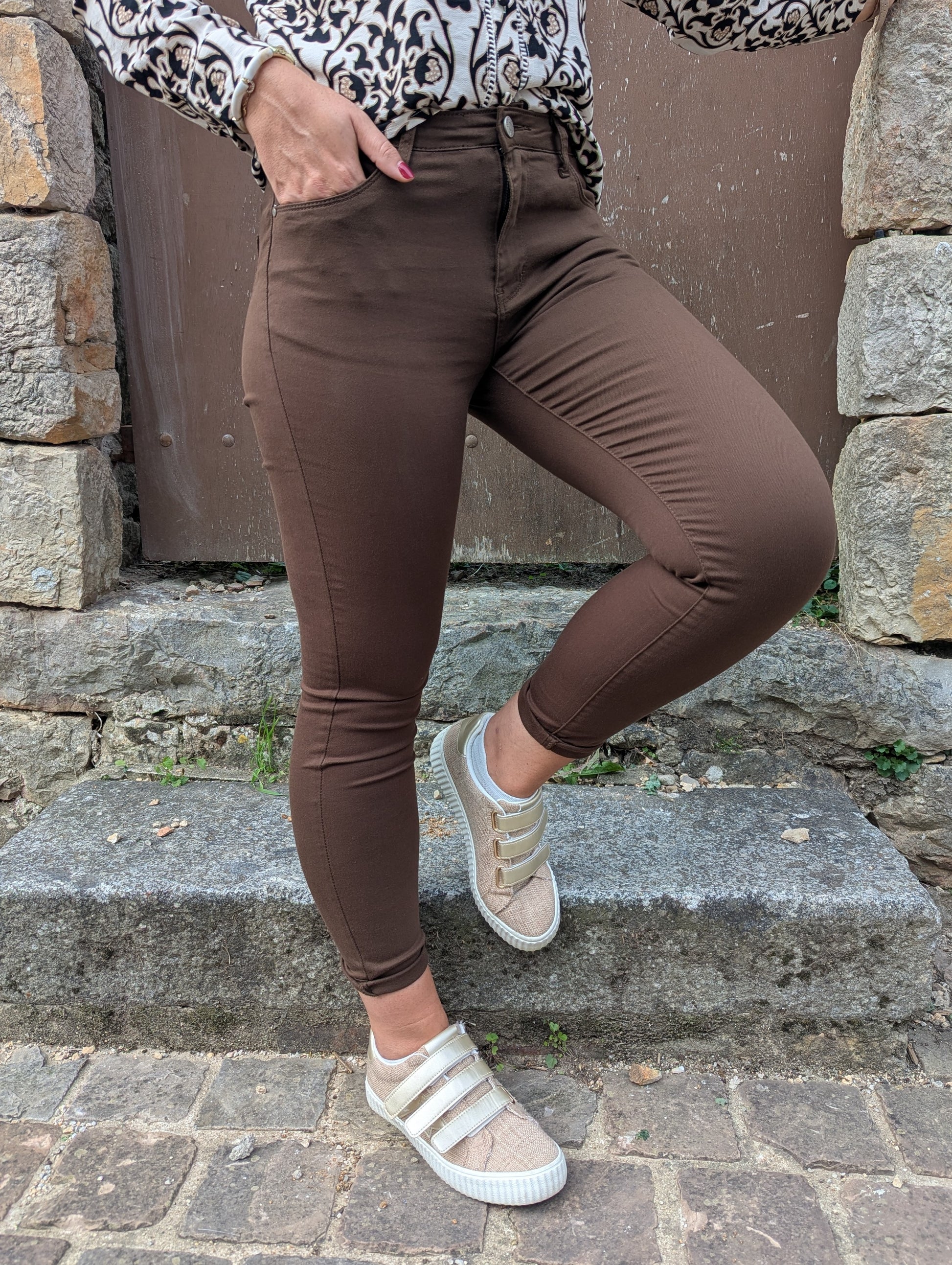 Jean slim stretch marron chocolat seconde peau femme