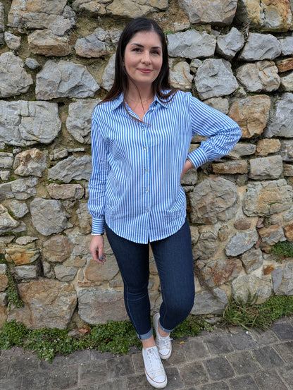 Chemise rayée bleu ciel et blanc coupe droite en coton