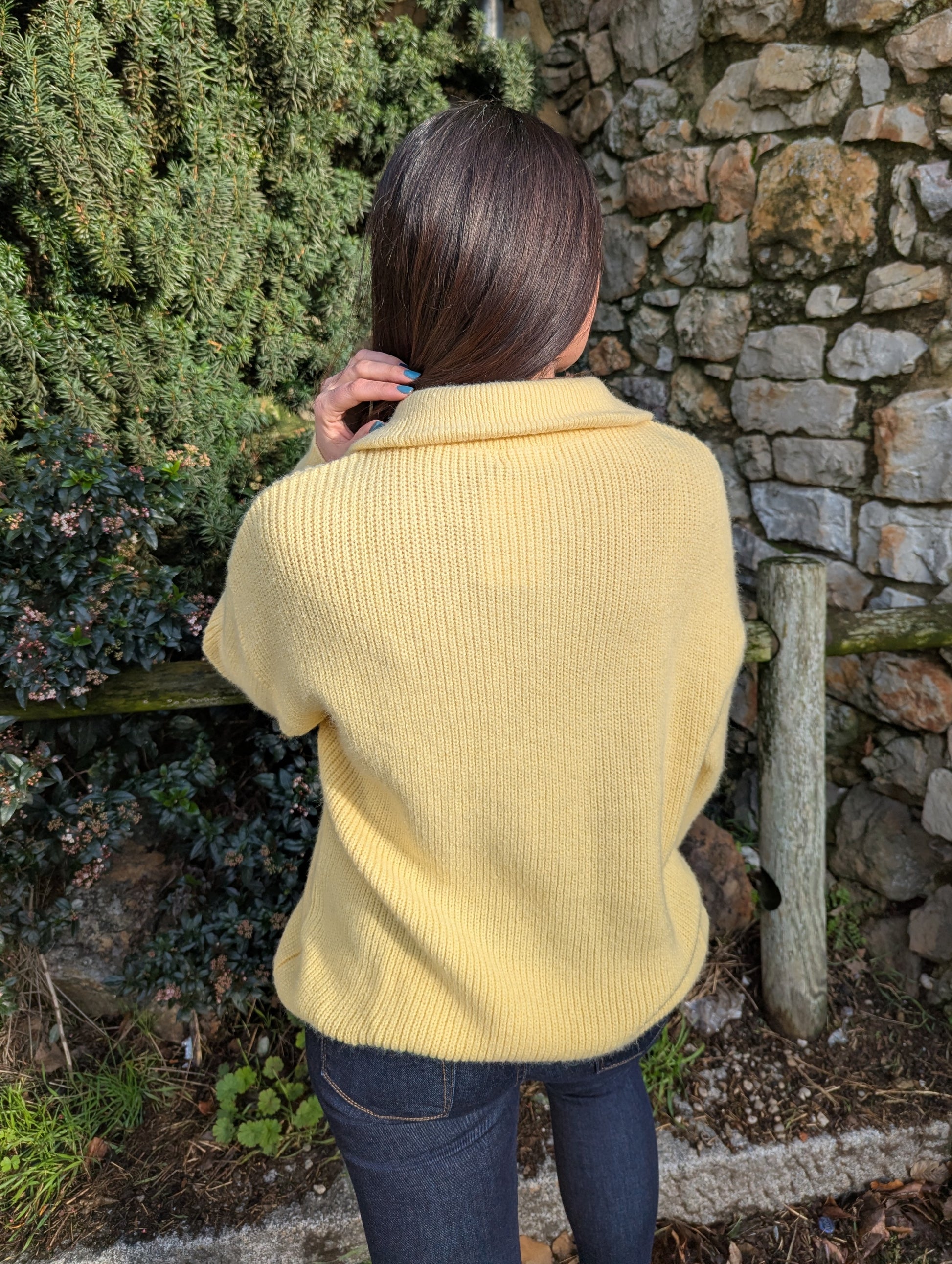 Pull jaune femme col camionneur fermeture avec coeur